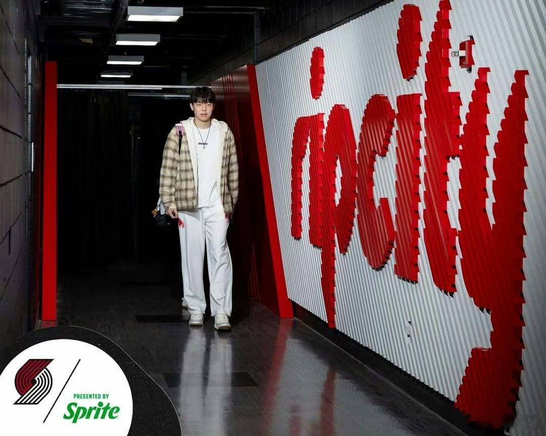 杨瀚森在进入NBA之后，着装品位的提升也相当明显