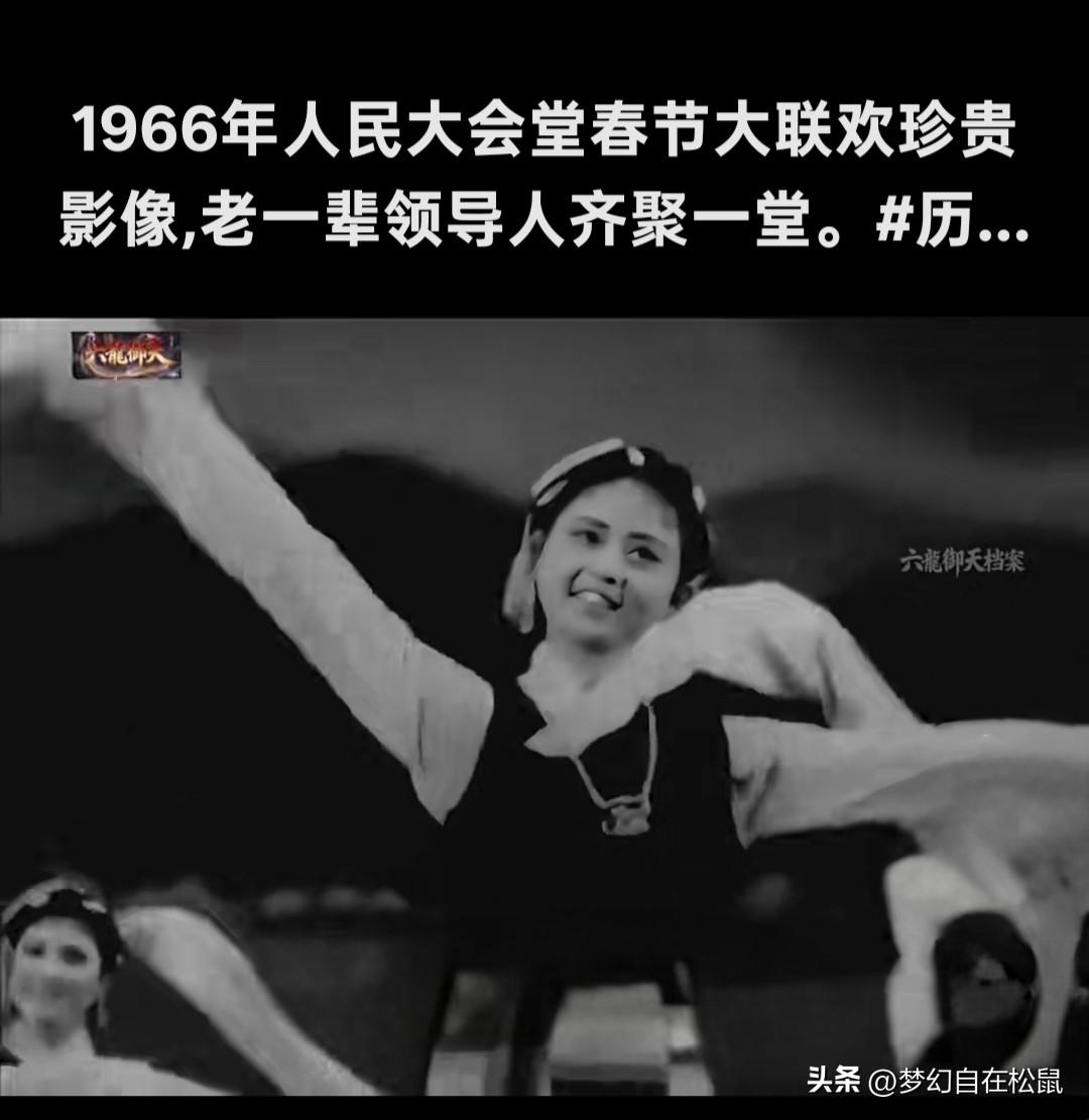 这位60年代被誉为“中国影坛第一美女”，拥有典型的东方古典美：

她面部轮廓柔和