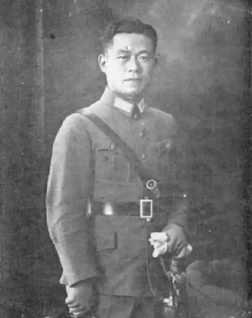 1949年，邱清泉战死后，妻子带着孩子逃命到福建，准备去台湾，就在上船前，次子却