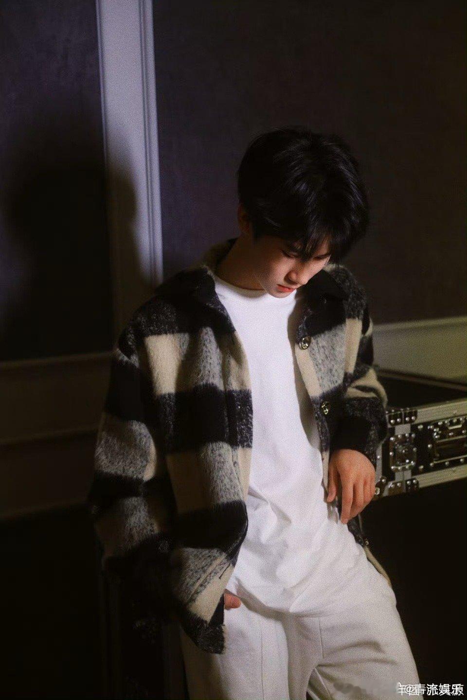 张真源不同时间不同地点📷定格珍贵记忆，珍藏时光琥珀