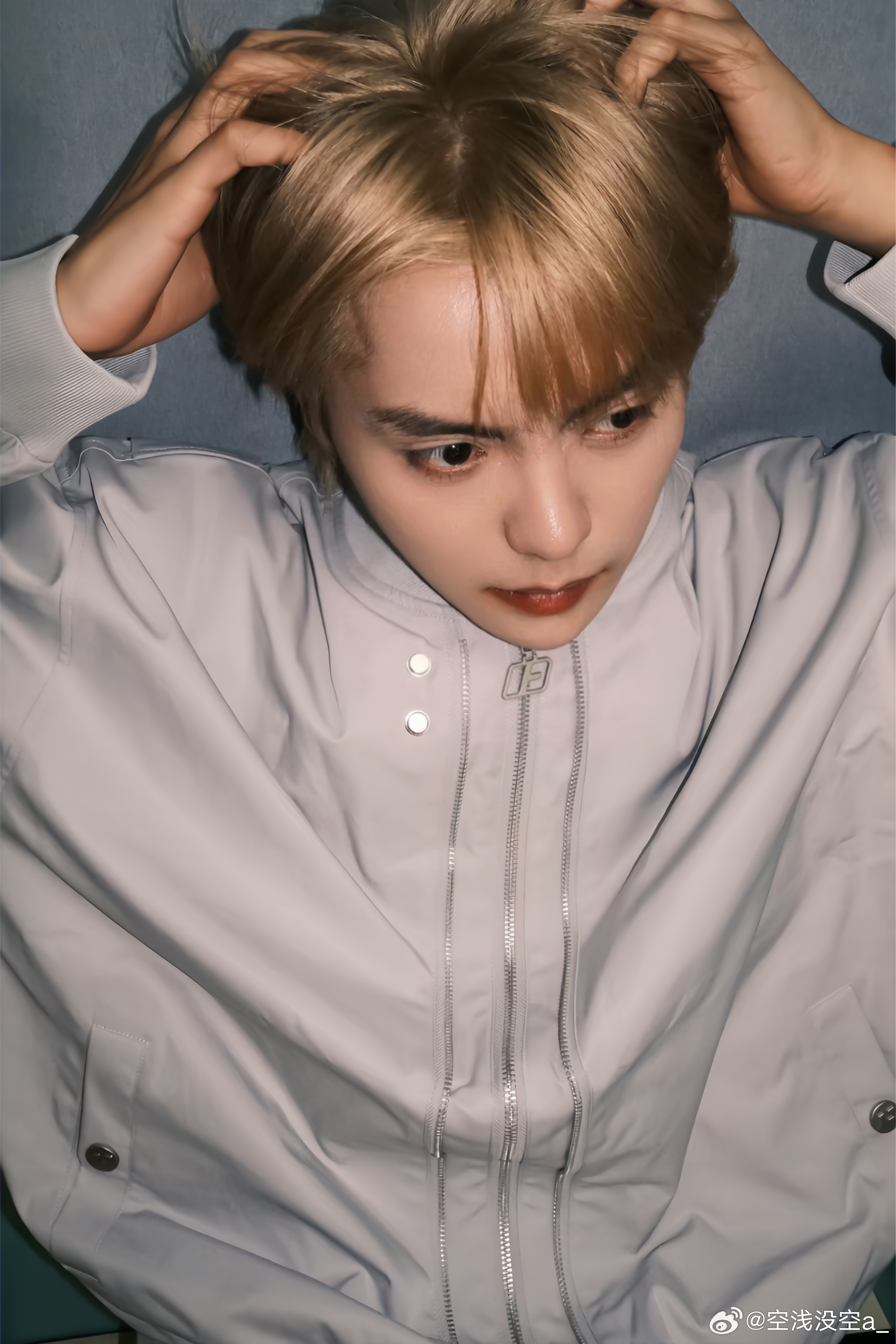 泥萌不要惹窝家“小金毛”，惹毛了，可凶啦~ 