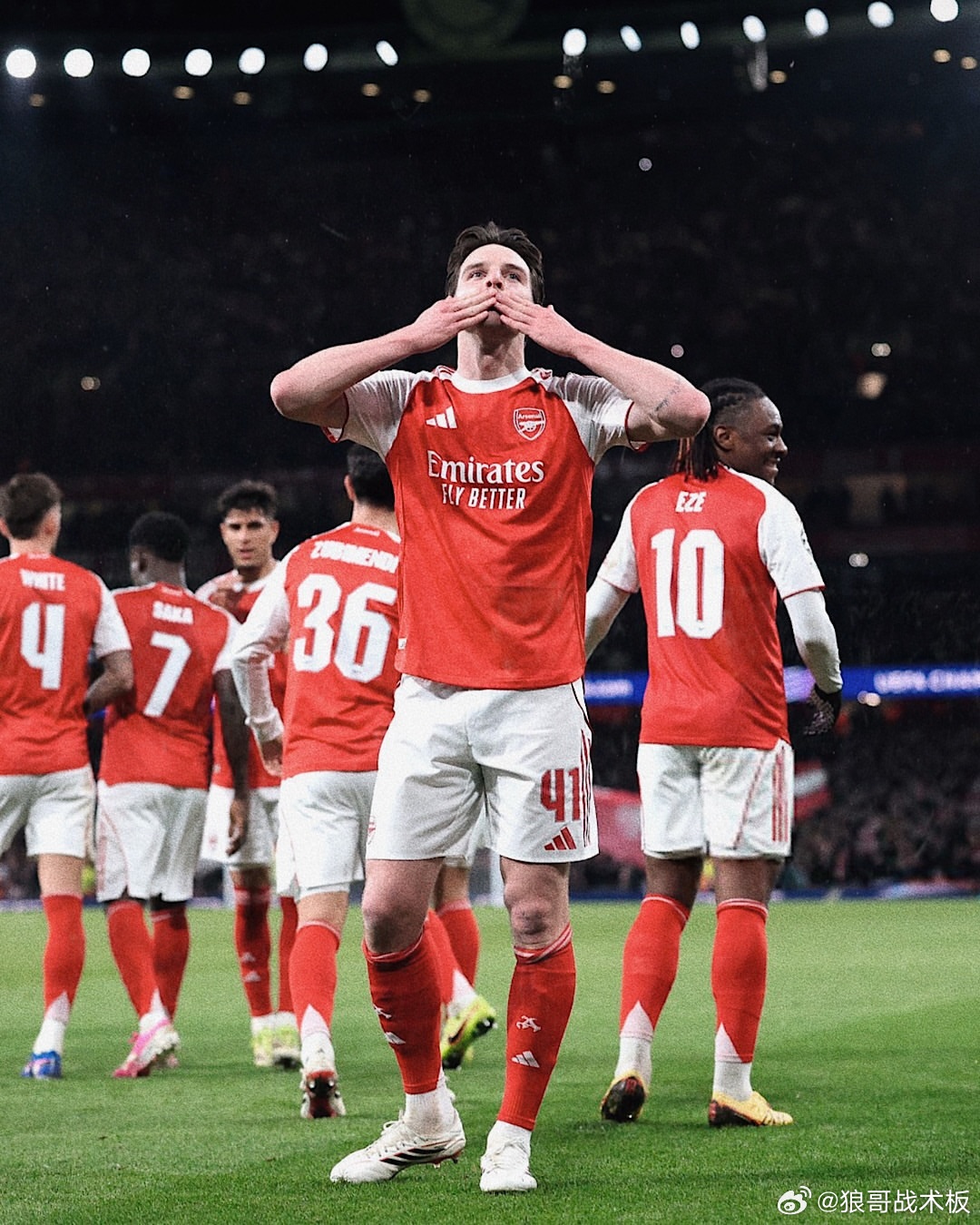 欧冠夺冠头号热门易主：阿森纳强势登顶，拜仁皇马紧随其后本赛季发挥出色的阿森纳，在