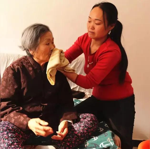 独生女孩家庭的第一要务!

家里有女孩子说的，尤其独生女的家庭，孩子的终身大事，
