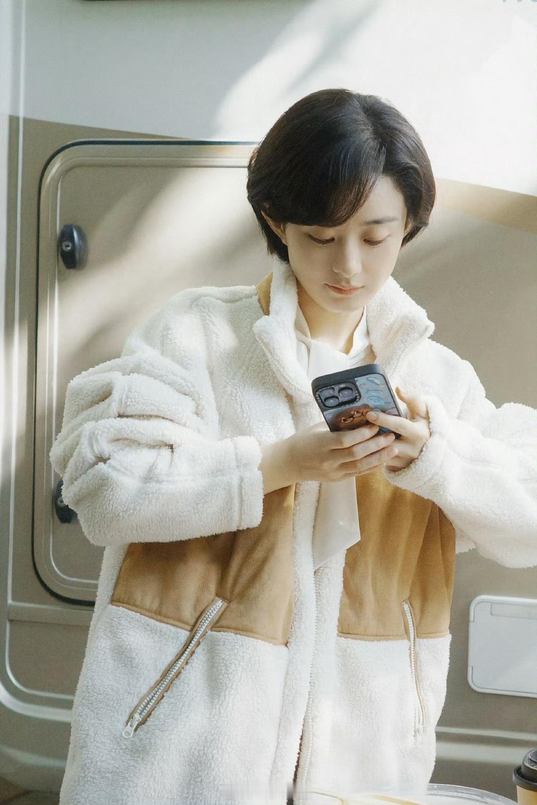 赵丽颖今日份营业我们的李秋萍镇长好萌好可爱，香香软软的