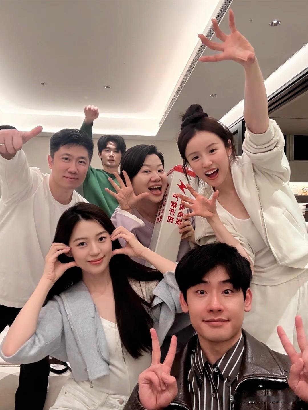 1月16日，张雅琪更新北京聚餐vlog，并配文“好久不见”。

这场聚会原来是《