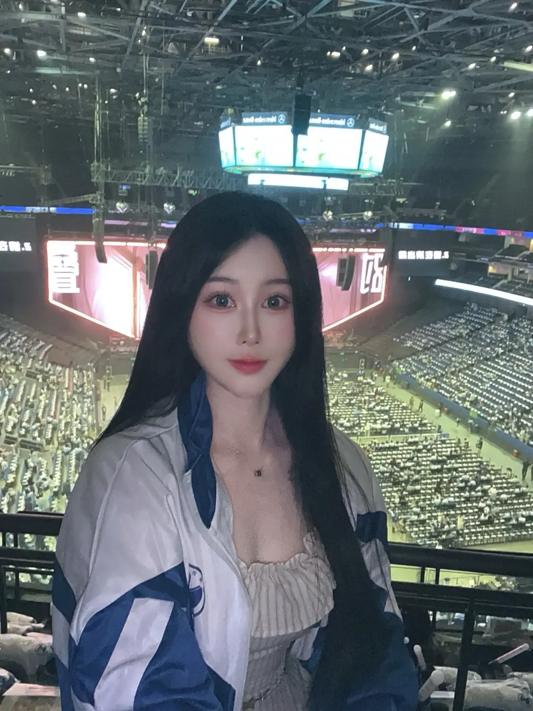 有那么一瞬间，我的青春回头看了我一眼，我还是不知道怎么当一个大人