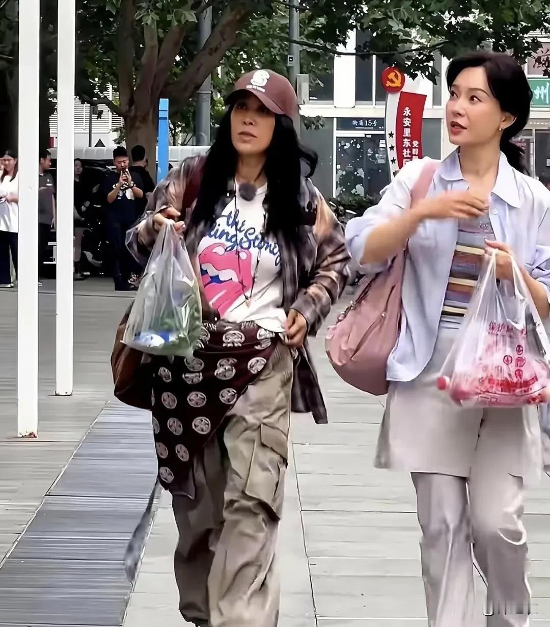 我只能说幸亏陈数是跟那英一起住，因为那英真的是有啥说啥绝不憋着的性子。

观众天