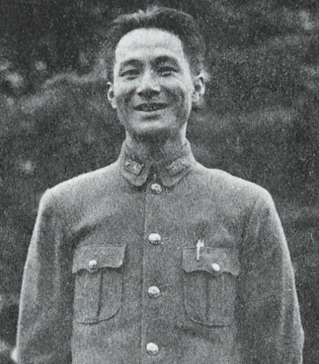 1948年，区寿年被俘。21年前，他当营长，粟裕是班长。如今重逢，粟裕只叹一句：