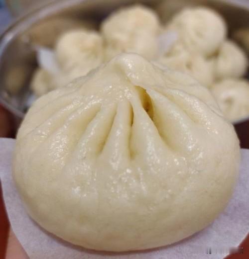 东北的野菜，
红岛的嘎啦肉和汤，
高密的面粉
猪肉是哪里的我真不知道，哈哈哈。