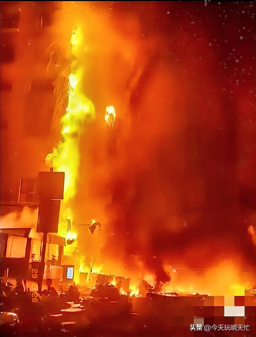 太原这场大火

扯下了多少高层住户的遮羞布！

3月28日，太原一个小区楼道突发