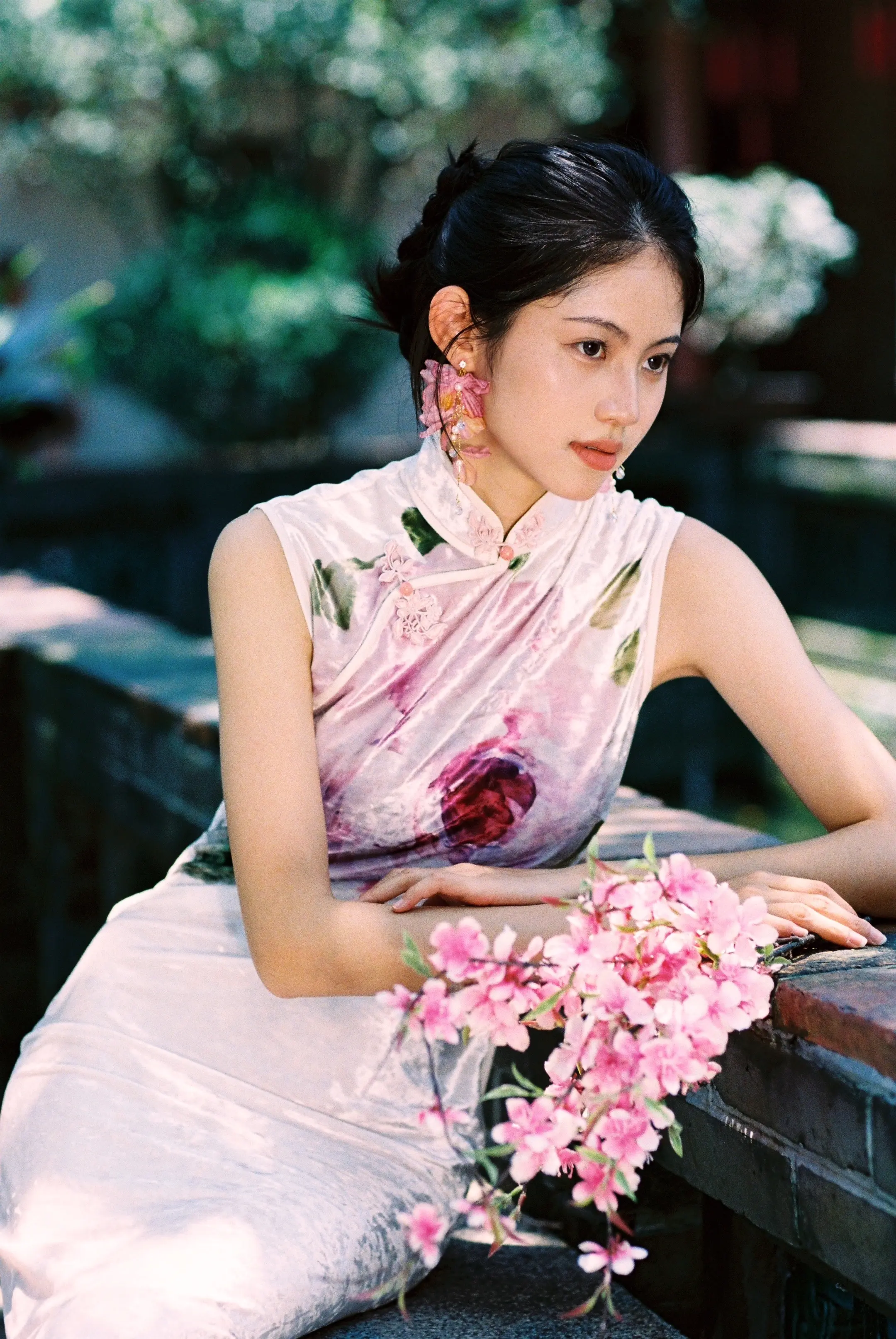 “年年岁岁花相似 岁岁年年人不同”