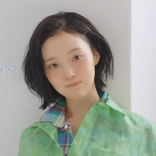 波妞照镜子 
