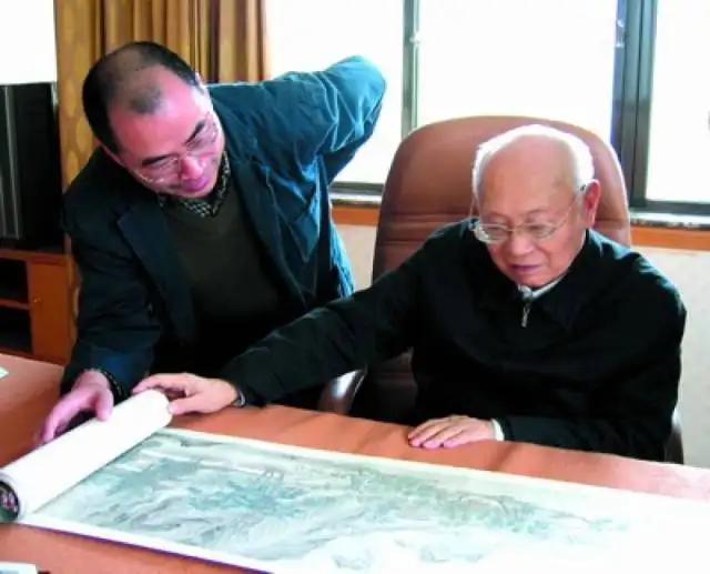 丁蔚文的硕士论文里藏着一个值得细品的细节。文章末尾，她贴心地记录了杨仁恺先生到访