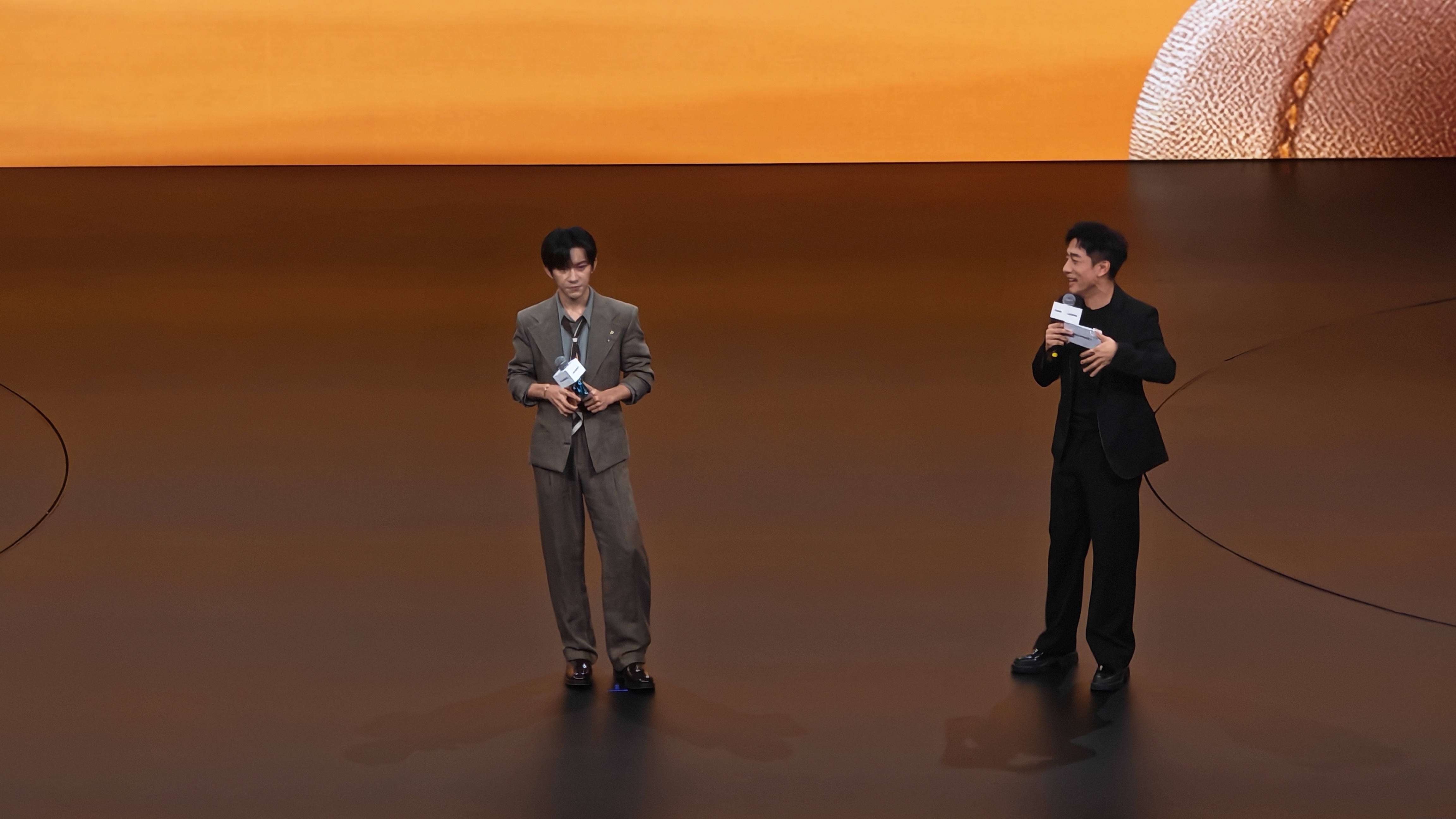 易烊千玺霞光云海大片今天的华为发布会，又见到易烊千玺了！