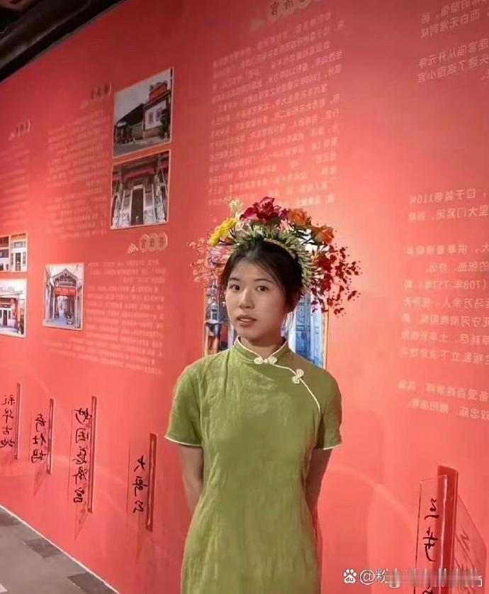 这就是路人与明星的区别吧，会化妆打扮的，你是明星般的美丽，不打扮的，只能是路人甲