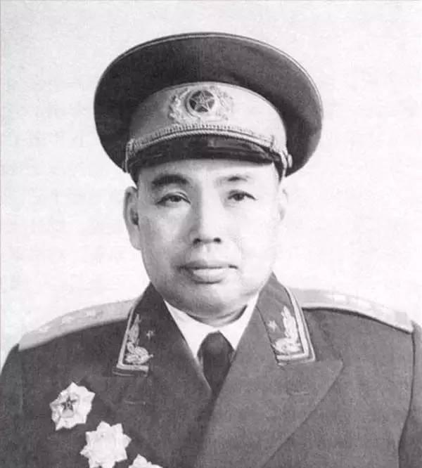 1964年，许世友赴北京参加会议，入住招待所，翻看住宿名单之后，他对着工作人员开
