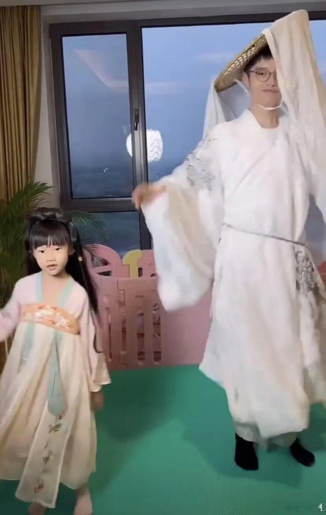#麦琳退掉的汉服#所以麦琳是将已经穿了半天，还拍了跳舞视频的汉服退货了？原来节省