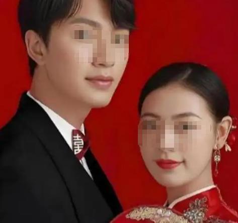 长沙这场婚礼黄得一点也不冤！
这事发生在湖南长沙，2026年8月引爆全网。
男方