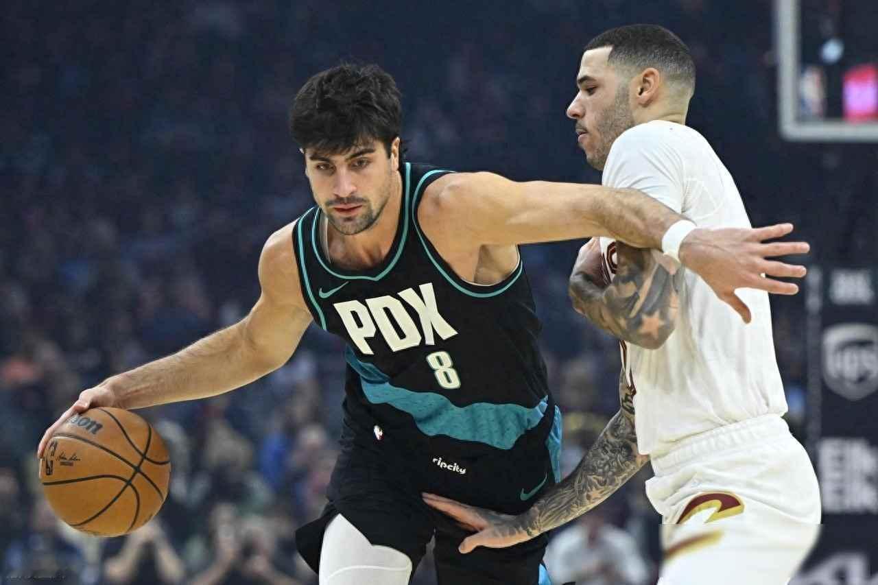 几乎填满数据栏！杨瀚森登场5分钟2分1板1助1帽 开拓者击败骑士
那天骑士队在主