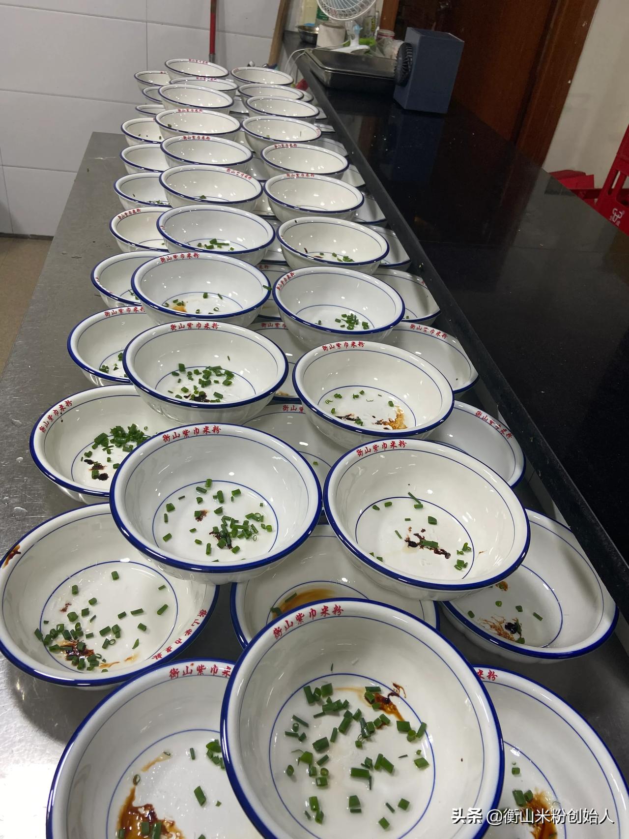 这一碗成了湖南人们早餐的最佳选择！营养、健康、美味、时尚！现吃现做，新鲜看得见！