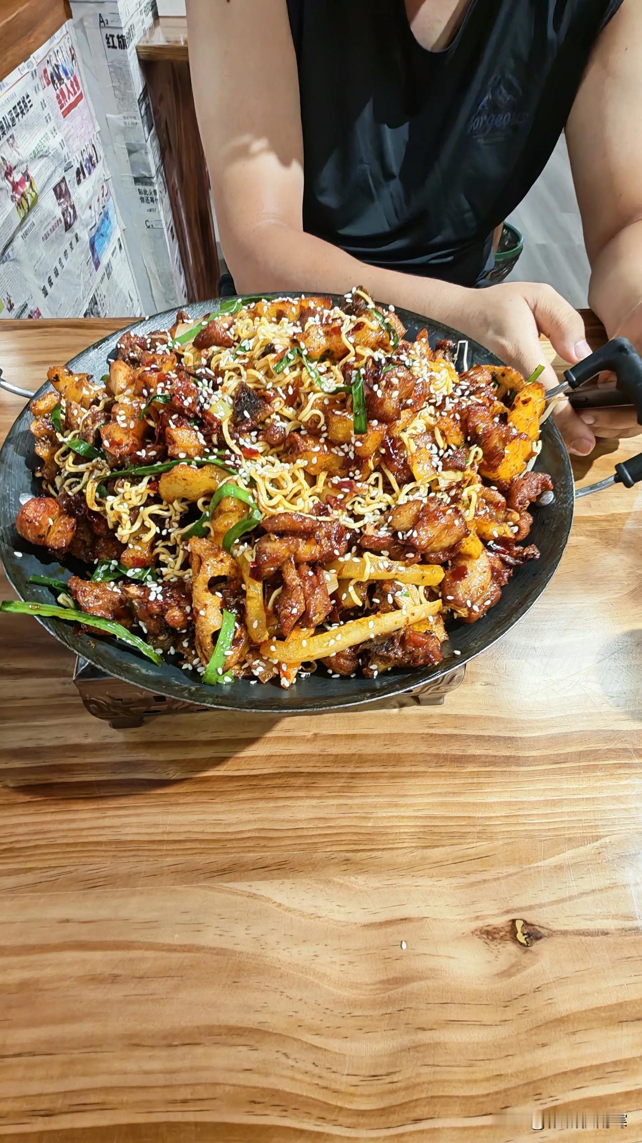减肥久了，总想放肆的吃一顿，但又纠结第二天会不会胖上两斤。
可是嘴又馋，于是每次
