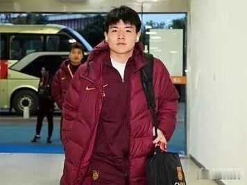 青岛西海岸球员徐彬打算留洋…此次徐彬留洋是国外俱乐部主动找上门来的。实际上，这对