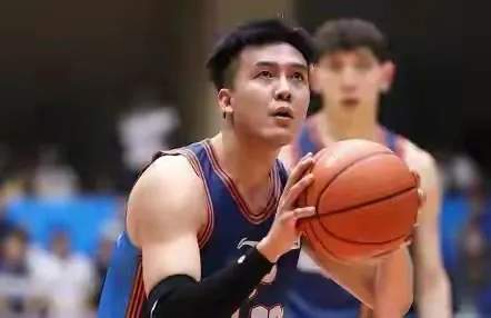 四川男篮主场迎战浙江稠州男篮，期待主场努力再获得胜利