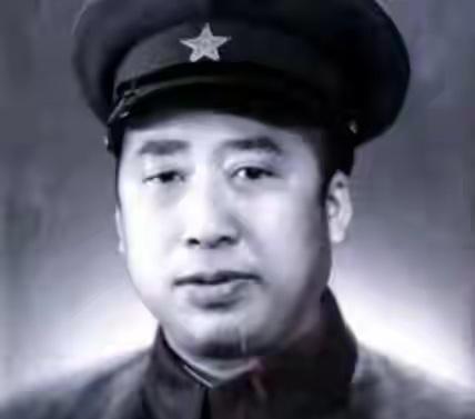 他差点是第十一位开国元帅，红军时期毛主席是总政委，他是副总政委，平江起义他是重要