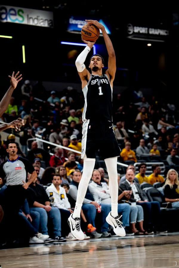 有没有懂行的兄弟，文班亚马的臂展有多长？明天马刺回到主场出战鹈鹕，老黄的感觉不会