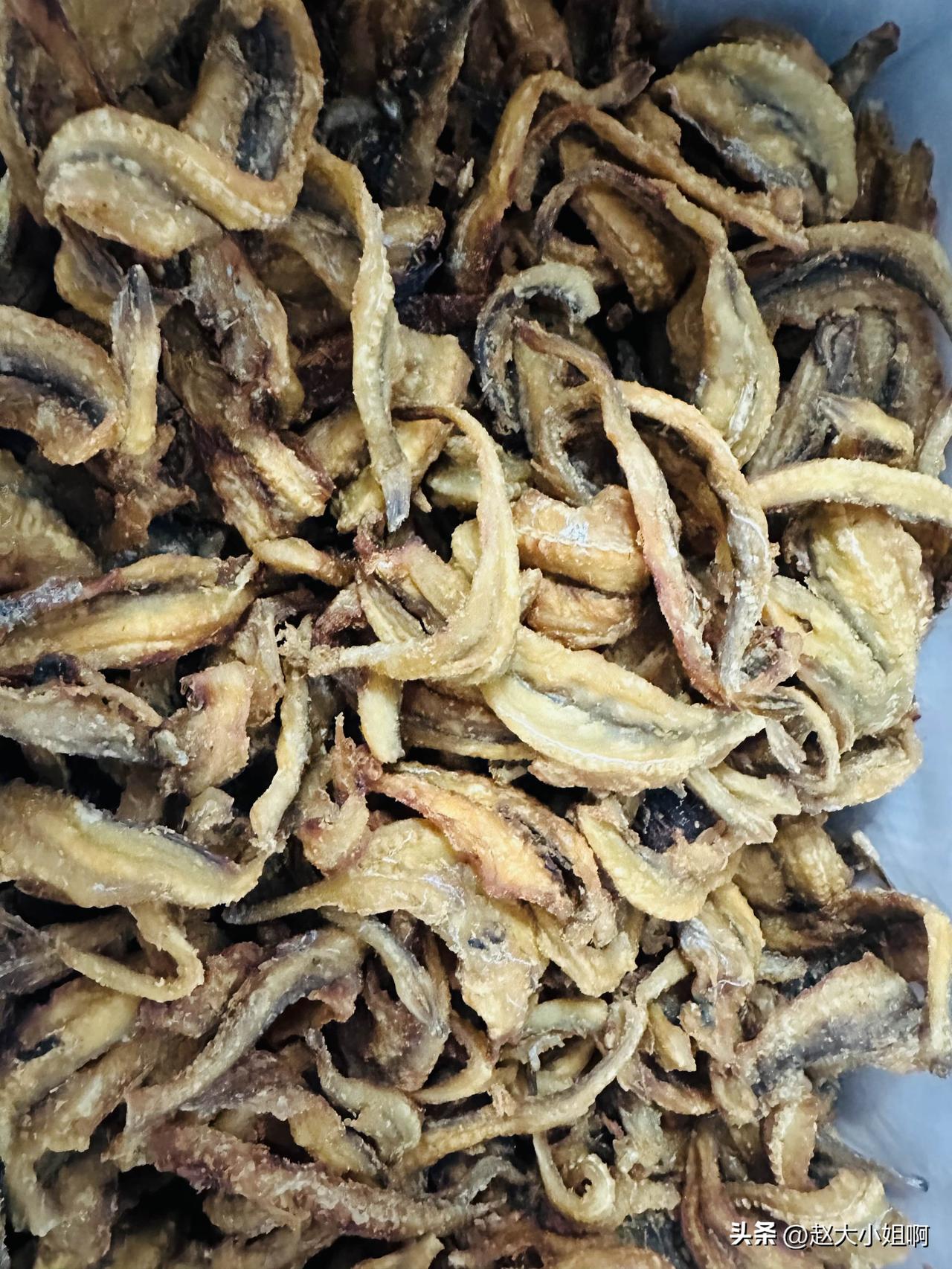 哪来的良心。
在利益面前什么鬼都有。
利益就是一面照妖镜。
我这几天被一些渣人、