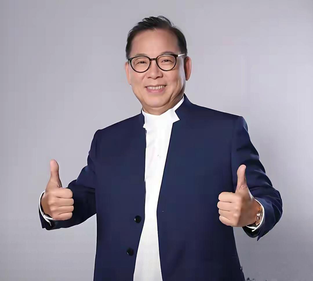 69岁的张明敏也没想到，因阅兵上的一个举动，轻松实现口碑暴增

张明敏9：3阅兵