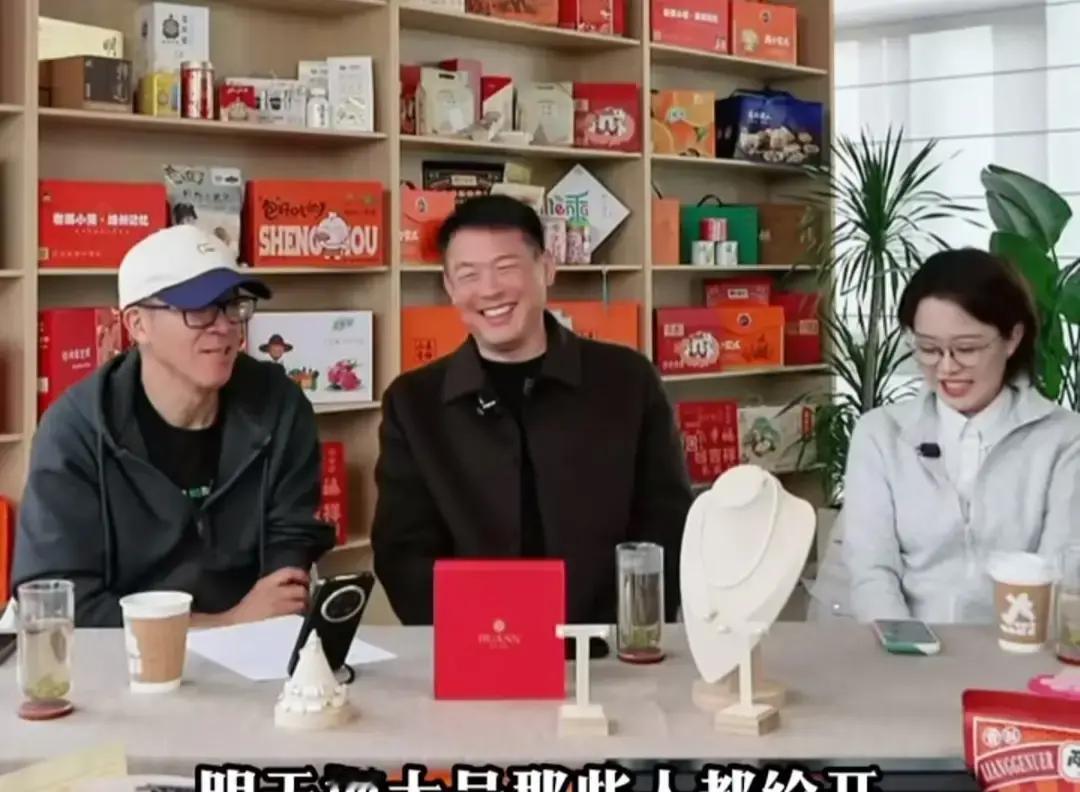 “大号小伙伴今天集体社死！”
 
昨晚珍珠专场爆单，今天再挂链接，屏幕静得能听见