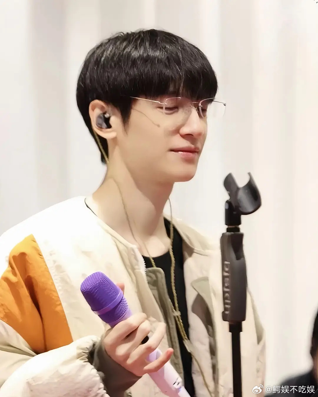 罗云熙现在怎么胖了这么多？还能当流量生吗？ 