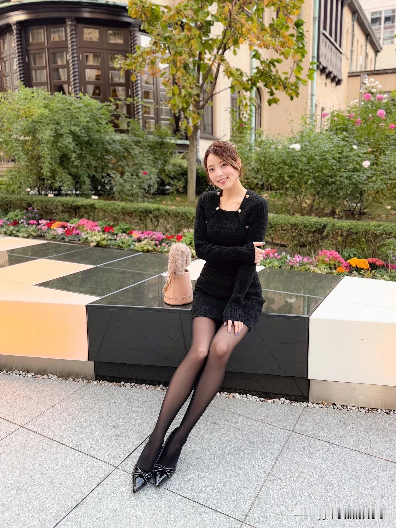 秋日穿搭指南：黑色连衣裙搭配高跟鞋，优雅又时尚！🍂👗👠气质黑裙搭配 性感黑