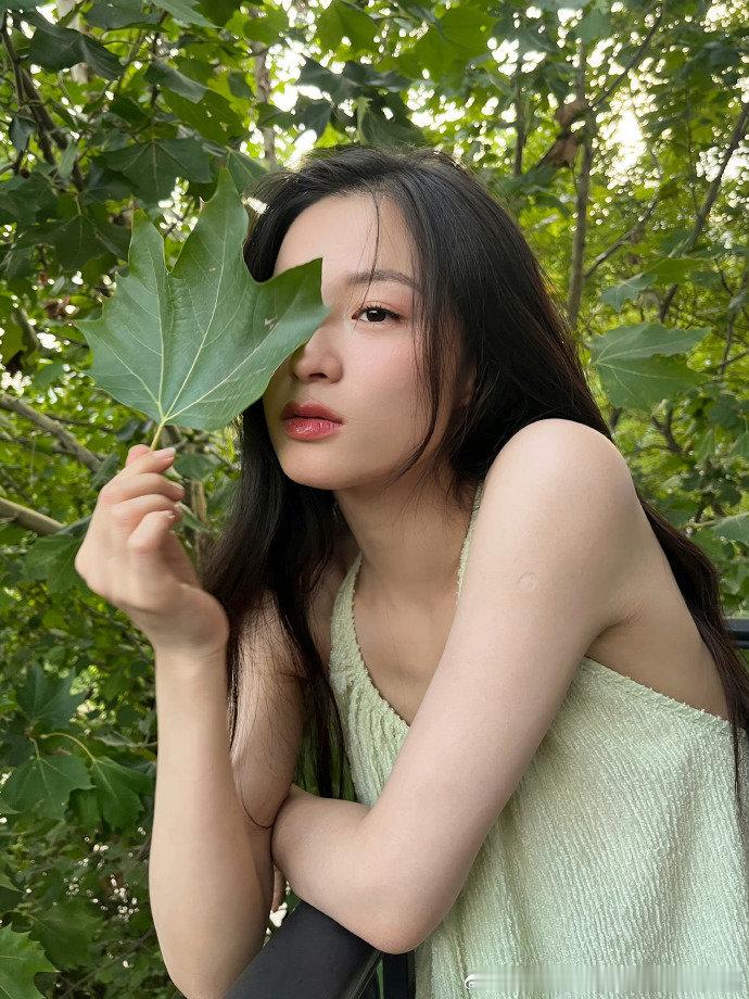in KANGWANWAN绿色露背连衣裙 ​​​