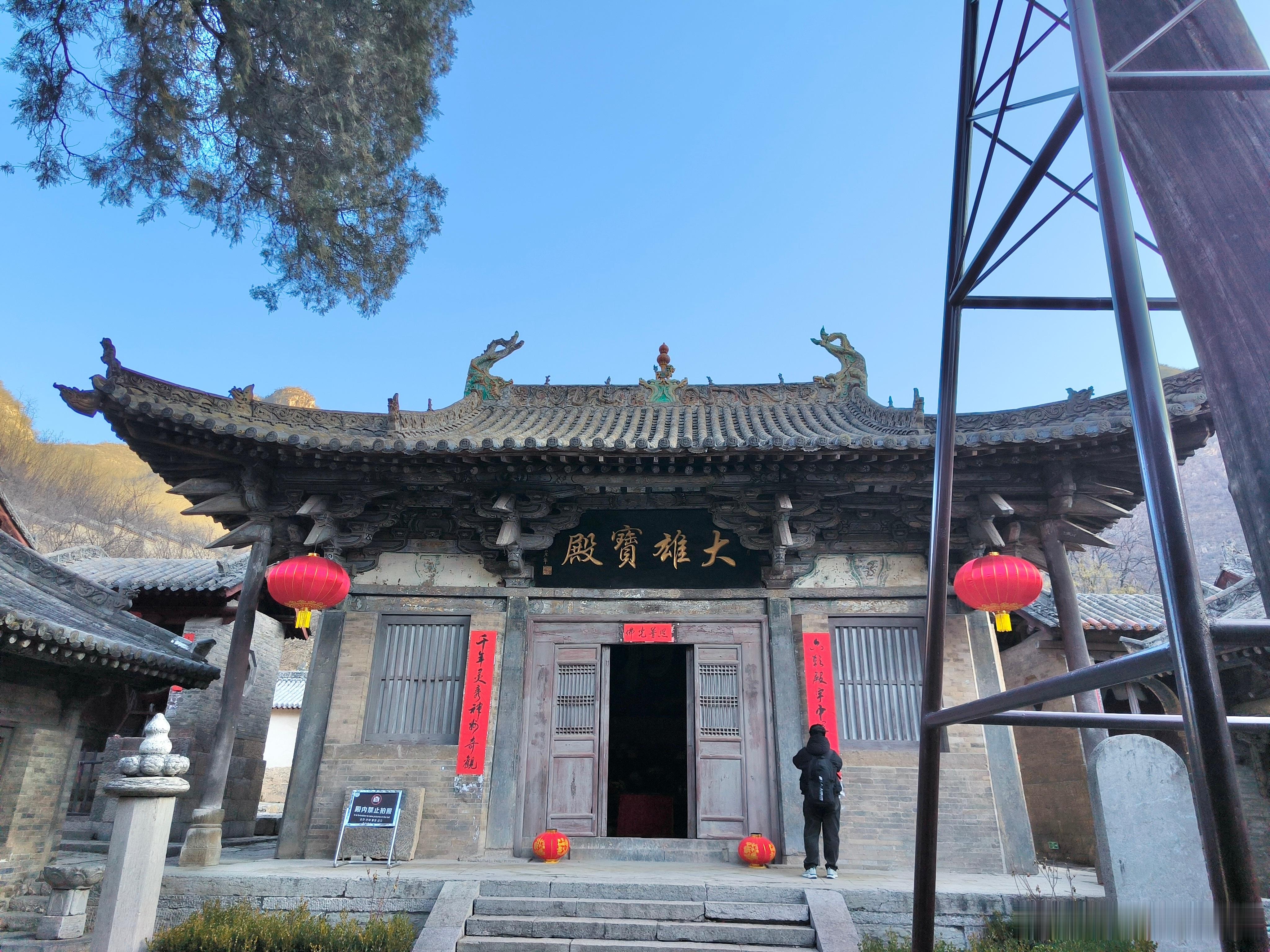 平顺龙门寺大雄宝殿，北宋建筑。图2里瓜子栱，慢栱，令栱都做了抹斜，华栱还做了出峰