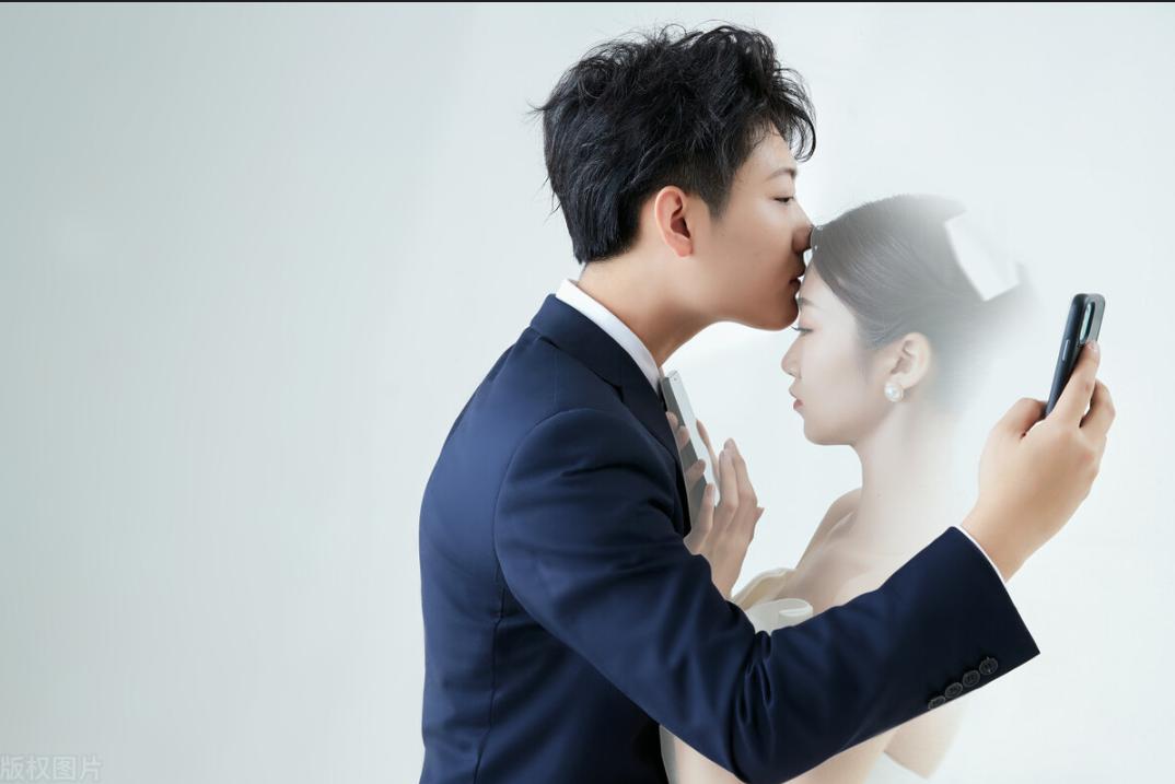 一女生就快要和男朋友结婚了，在同居当晚，男生发现女生非处女，女生承认，并说明和前