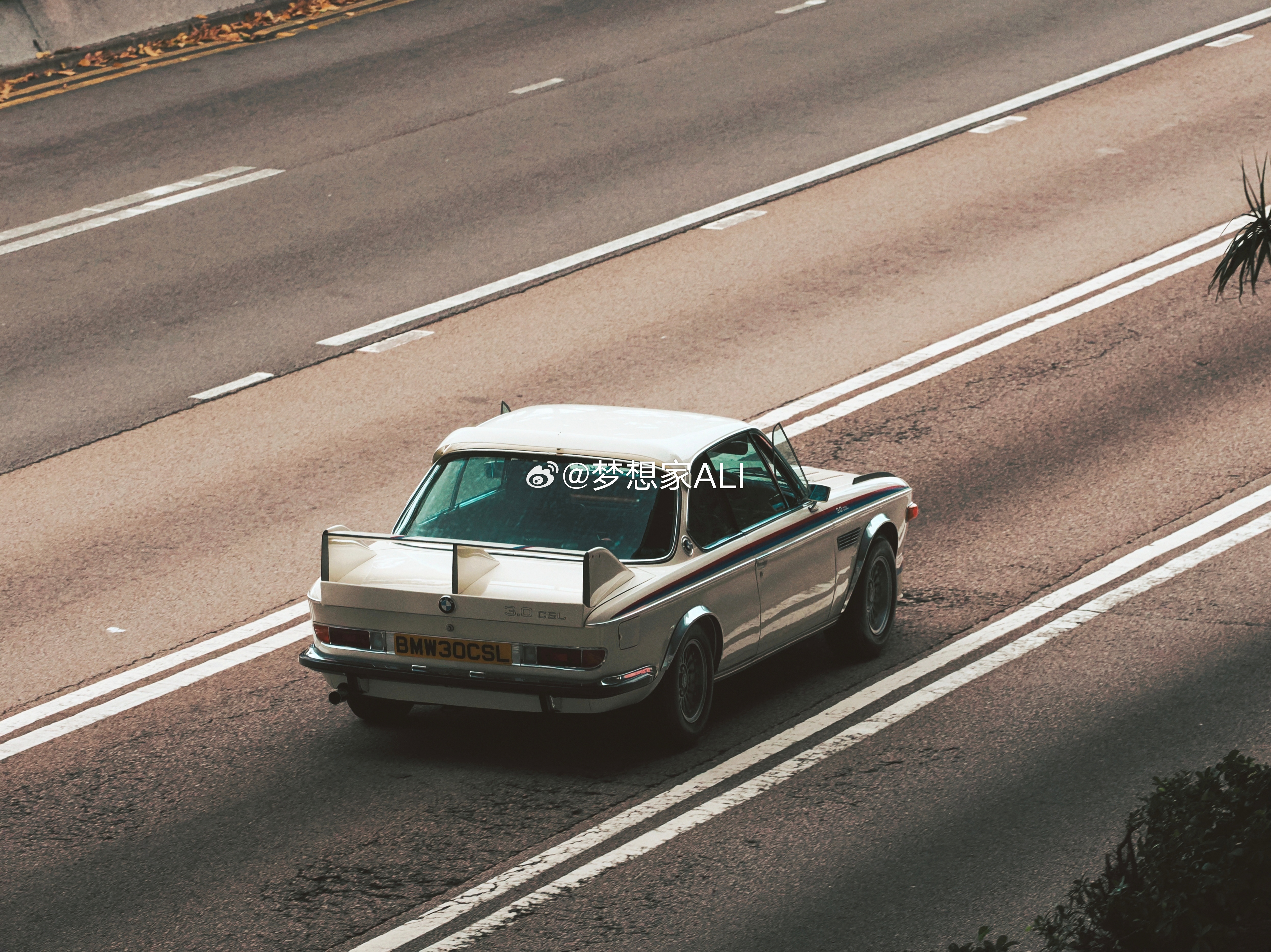 好忙的一天，发个帅车回回血👍汽车文化还得是HK，BMWE9CSL ❤️❗️👀
