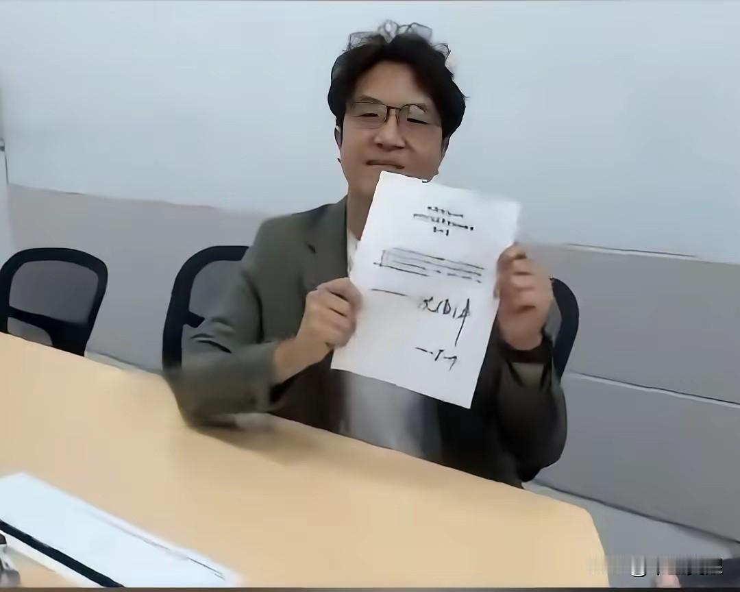 沈伯洋为选台北市长，虽然知道选不上，但还不断向蒋万安投扔泥巴，打出一套“泥巴拳”
