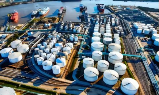 [兔子]现在全世界总算反应过来了，中国2025年那波疯狂囤油，压根不是外媒瞎喷的