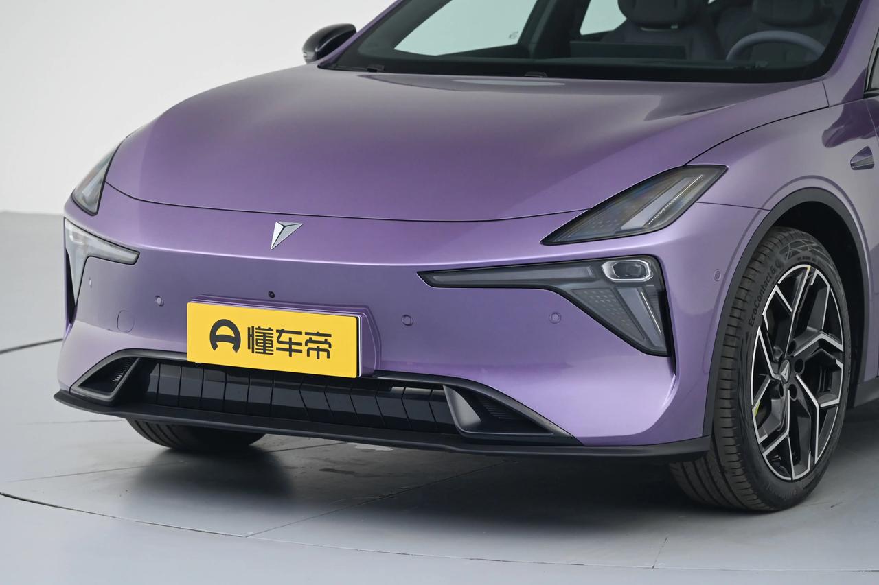 比亚迪抢占新能源先机，奇瑞深耕海外，吉利多品牌发展。

长安新能源与传统动力，并