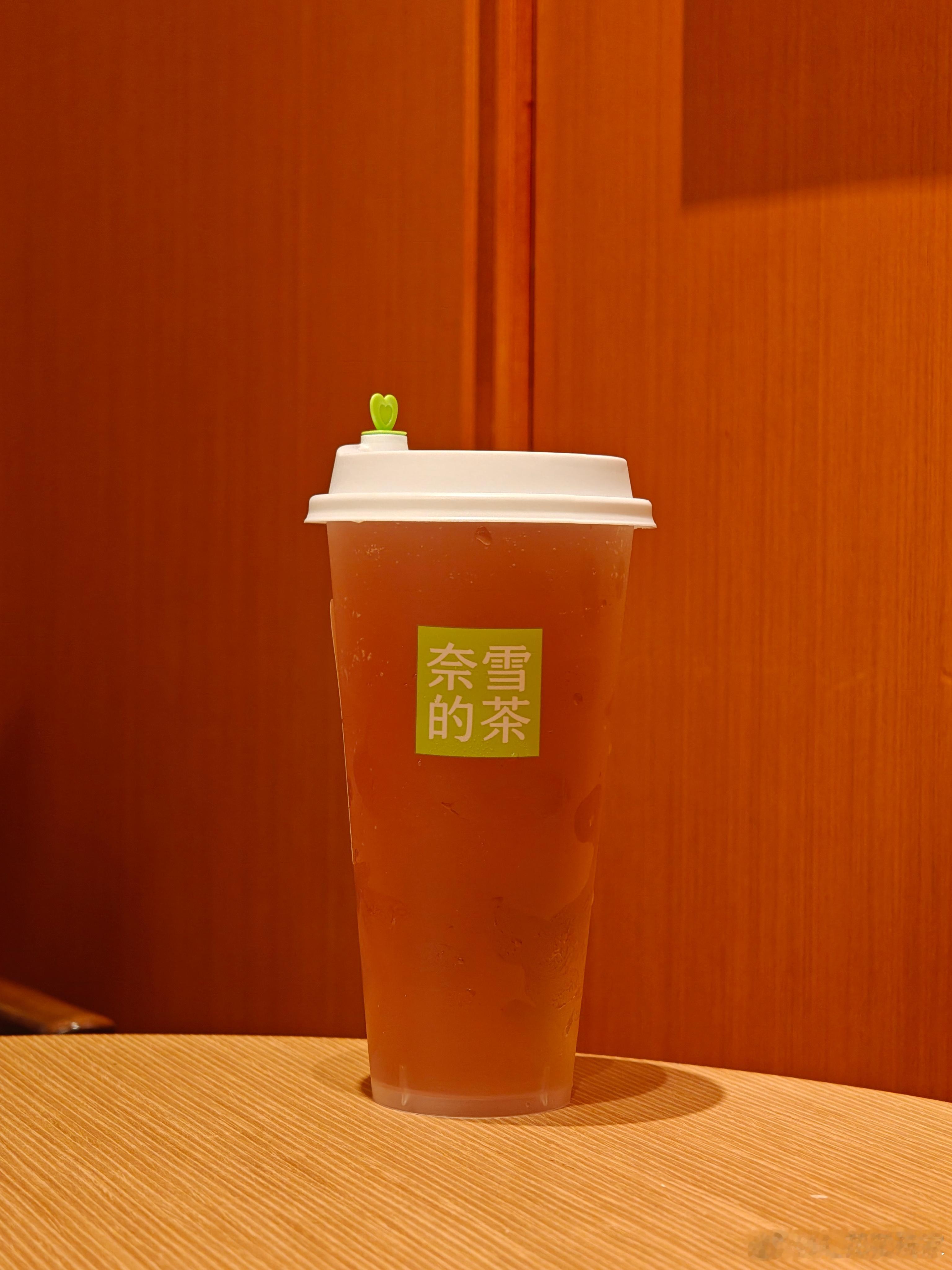 消费降级，喝一杯9块钱的奈雪[泪]  ​​​