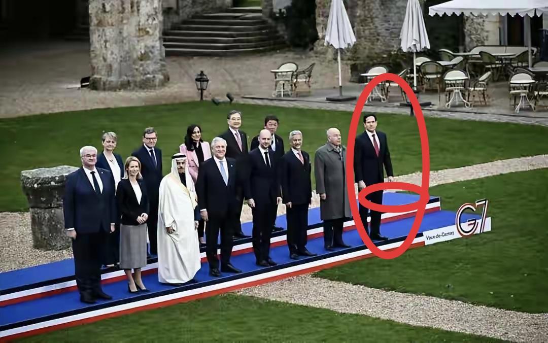 在法国举行G7+1外长会议或者成为了一个转折点。
      这一次G7+欧盟的