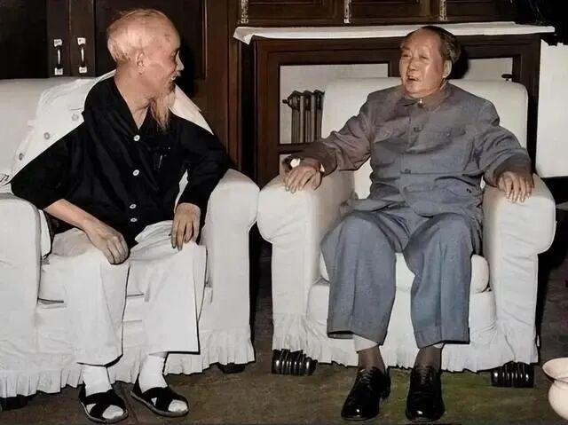 两个主席谈一个问题：
天下有无清官？
一个说有，一个说没有。

主席对清官的定义