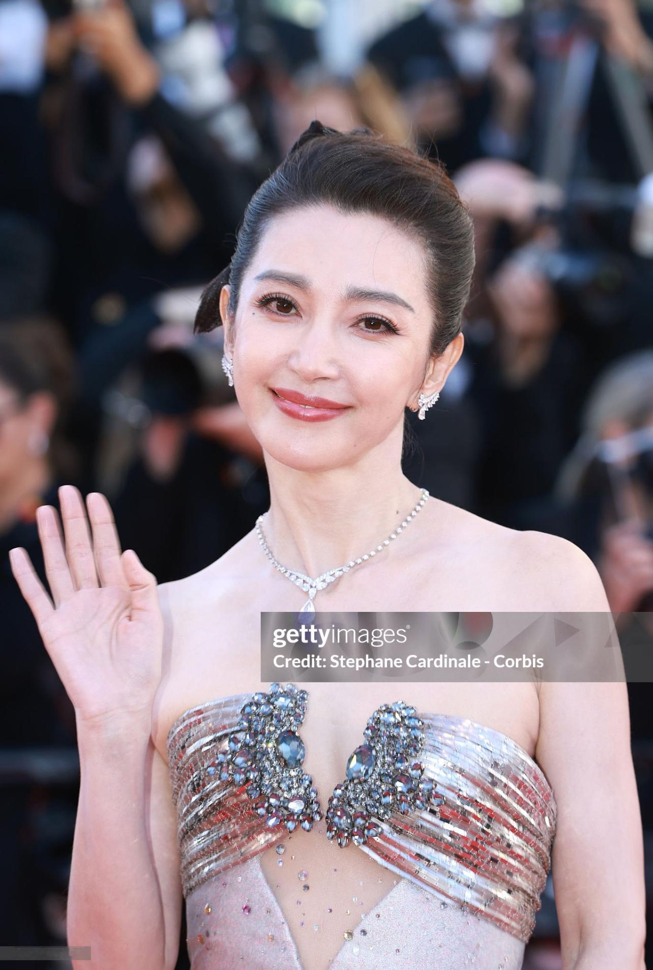 李冰冰｜戛纳电影节 无惧高清特写，谁敢信姐今年已经53了呢~ ✨李冰冰淡雅水墨风