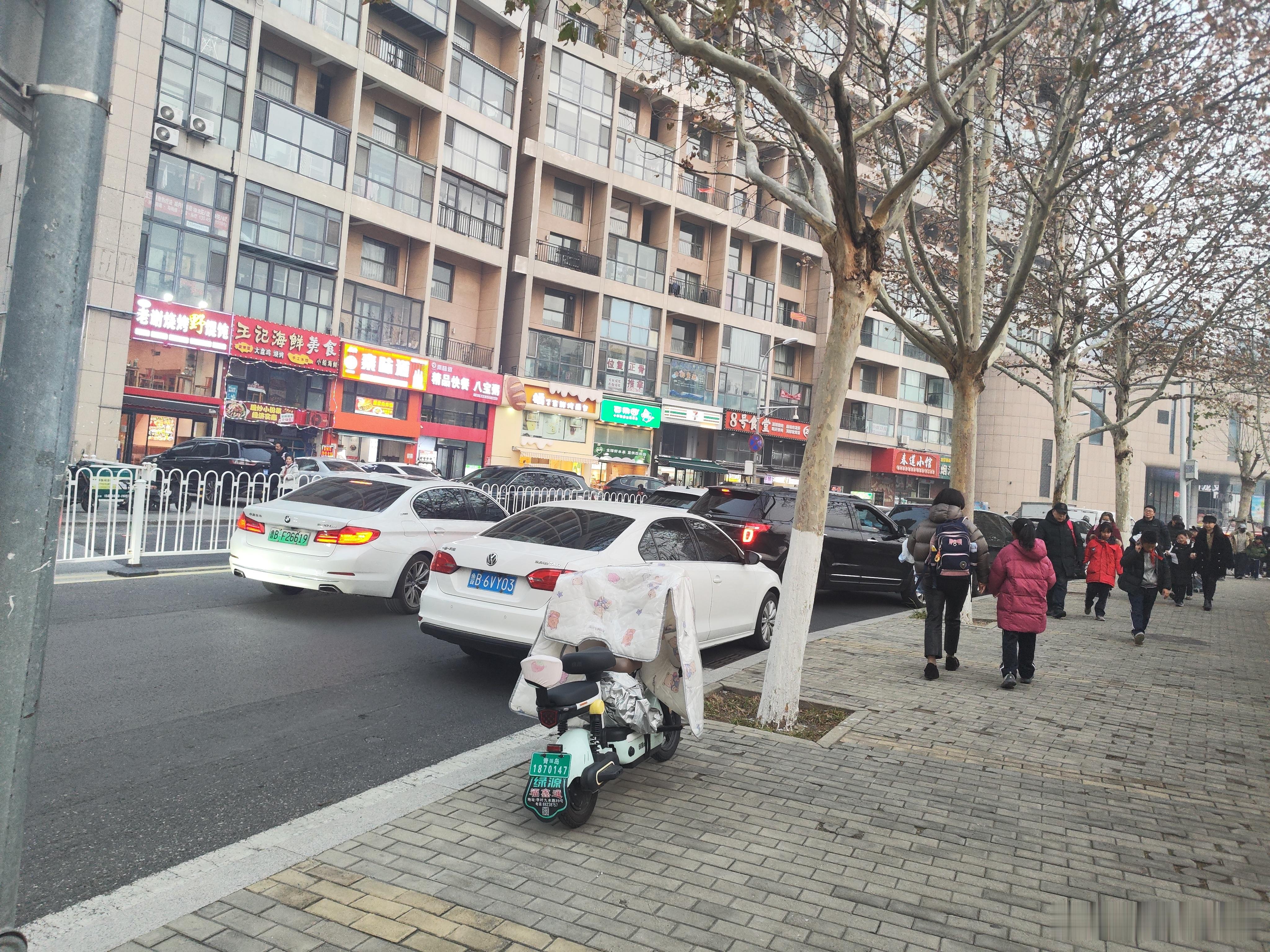 打卡小学生放学时刻，运动只为更好的自己！快来加入吧！ 