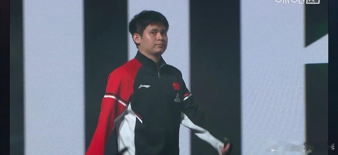 2025年12月11日午，WTT香港总决赛混双赛场，莎头组合VS栋曼组合，一场集