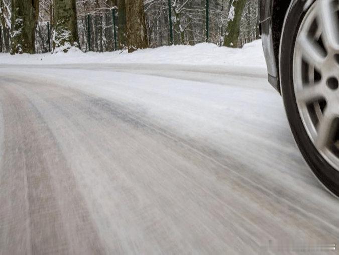 连霍高速车辆追尾相撞致9死7伤 当地交警：路面结冰，车辆暂时无法通行------