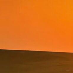 日落是免费的，快乐也是。 