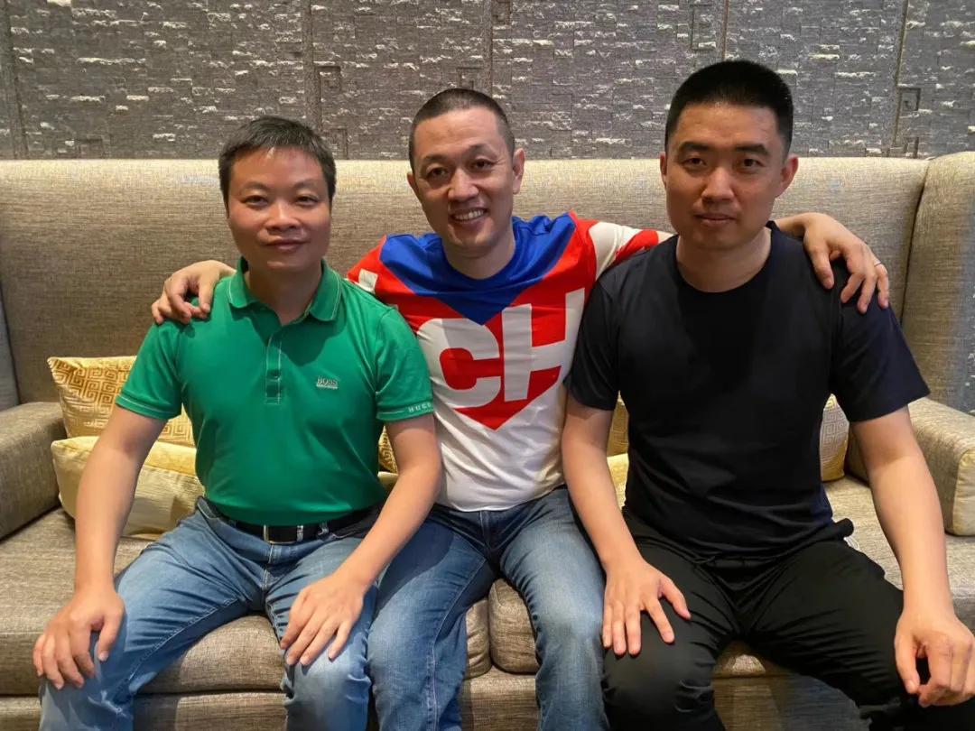 昨天港股开盘，理想股价涨疯了，带动市值上涨，等同于1.08个小鹏或0.95个蔚来